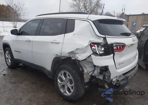 2024 Jeep Compass Latitude 4X4 z USA, uszkodzony, nr VIN 3C4NJDBN5RT103711